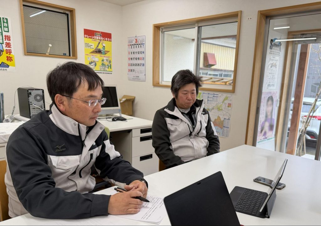 左から、現場と経営の両面からDXを推進する佐々木様(取締役部長)と、現場で運用を担う内海様(職長)
