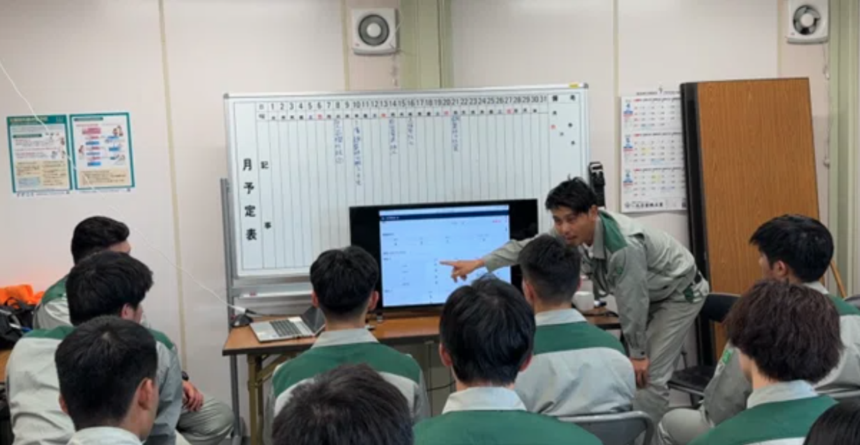 (GENBAx点検 新人教育の様子)