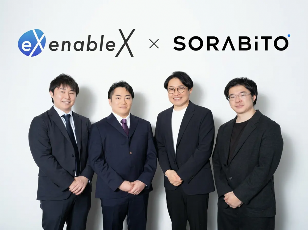 写真左より、enableX 執行役員 山崎 雄太、enableX 代表取締役CEO 釼持 駿、SORABITO 取締役会長 青木 隆幸、SORABITO 代表取締役社長 博多 一晃
