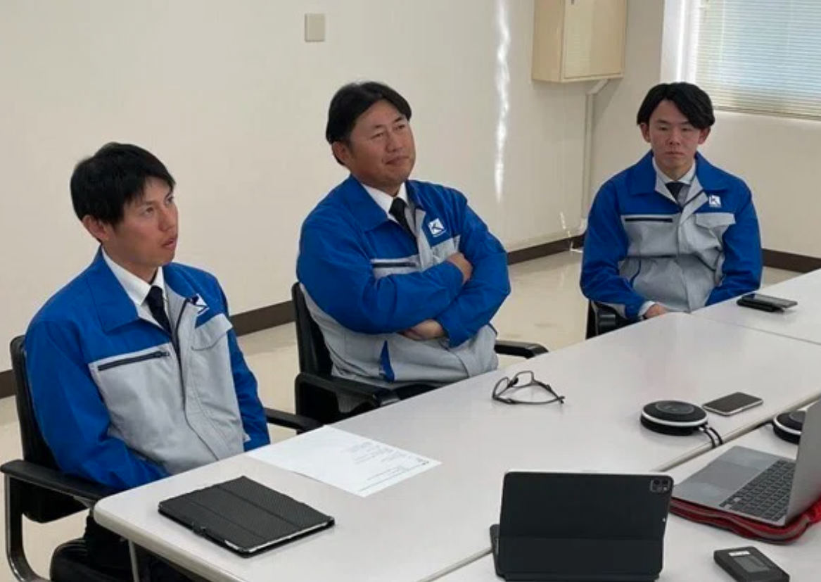 写真左から(機械事業部 久保様、総務部 渡邊様、経営企画部 谷口様)