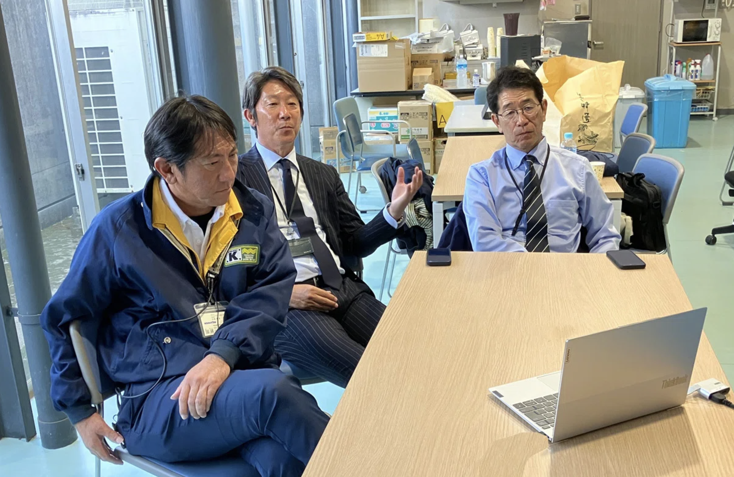 <写真左から安部様、大元様、田中様>